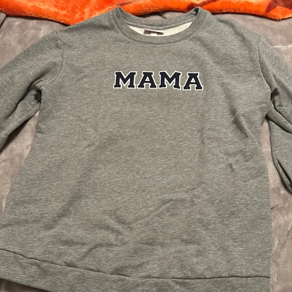 MAMA PATCHED CREWNECK - Picture 1 of 2